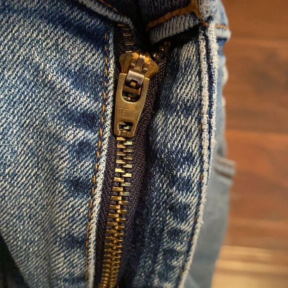 Vintage Levi’s Denim Distressed Man Made Cutoff Raw Hem Shorts - Picture 9 of 13